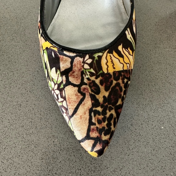Guess Floral Animal Polka Dot Heels - Picture 5 of 6